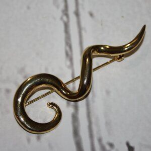 Beautiful vintage gold curling ribbon brooch 3.25"